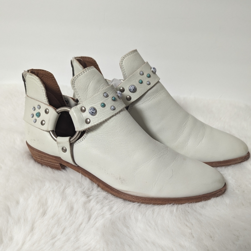 Frye Size 9 White Leather Back Zip Ankle Moto Bootie Ray Stone Harness Zip